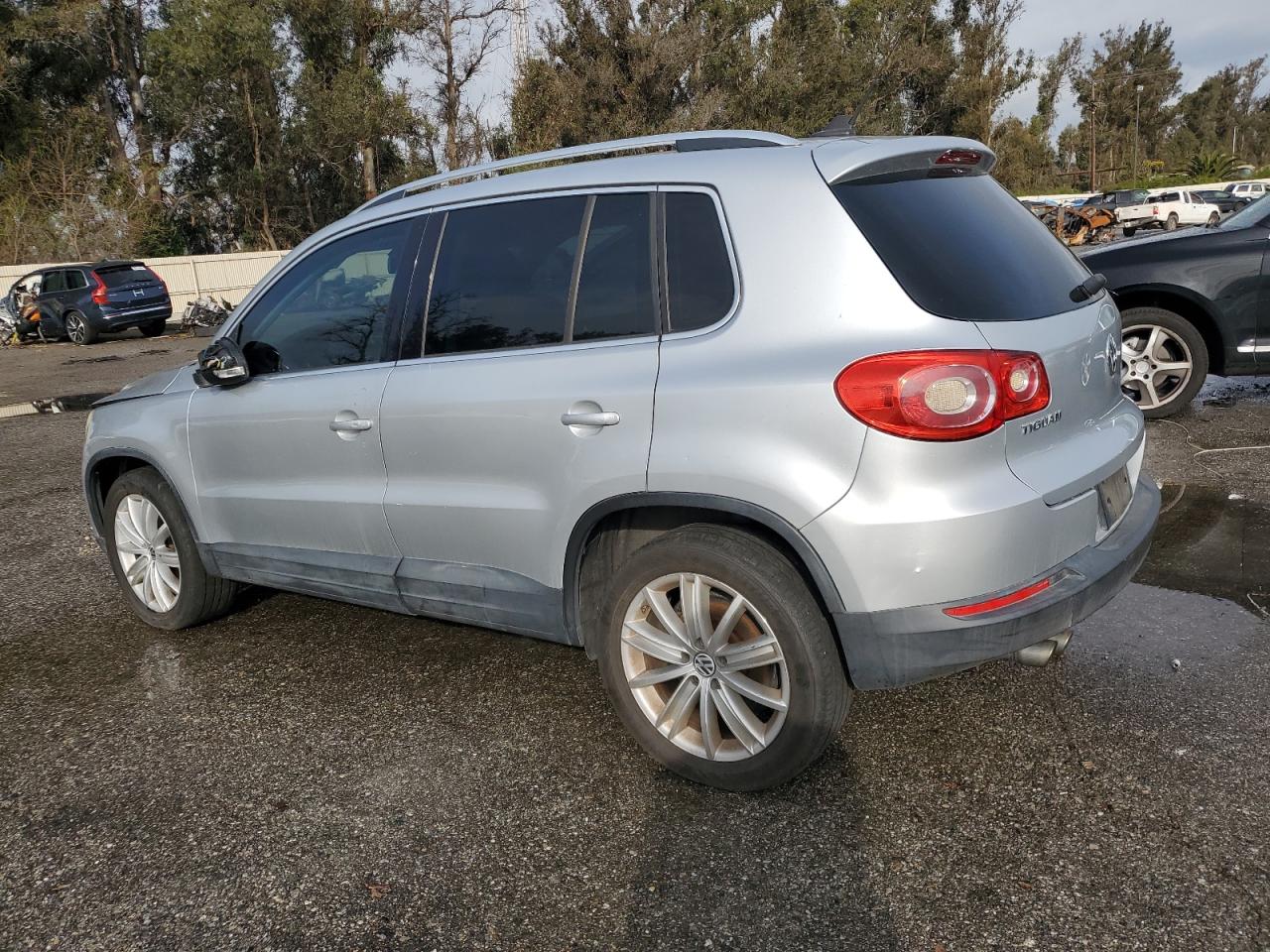 VOLKSWAGEN TIGUAN 2011 — 3