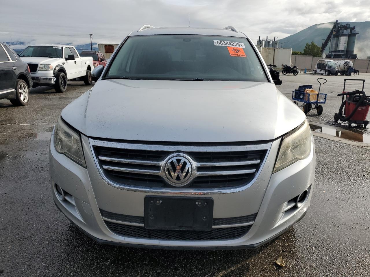 VOLKSWAGEN TIGUAN 2011 — 6
