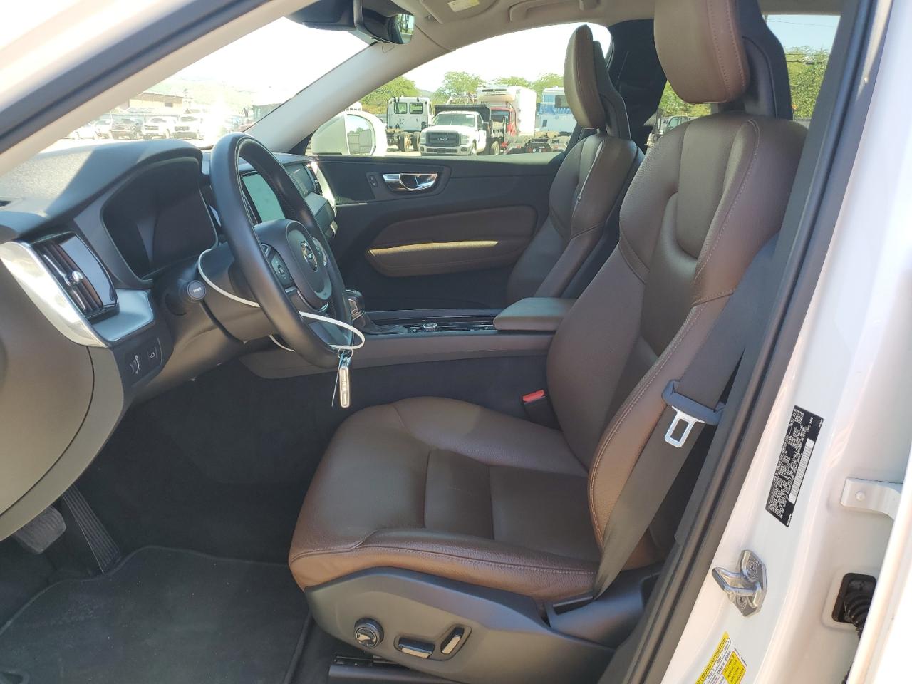 VOLVO XC60 2018 — 8