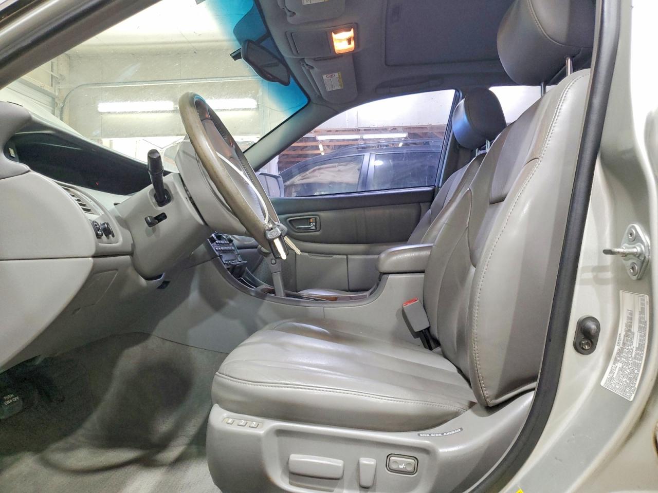 TOYOTA AVALON 2000 — 8