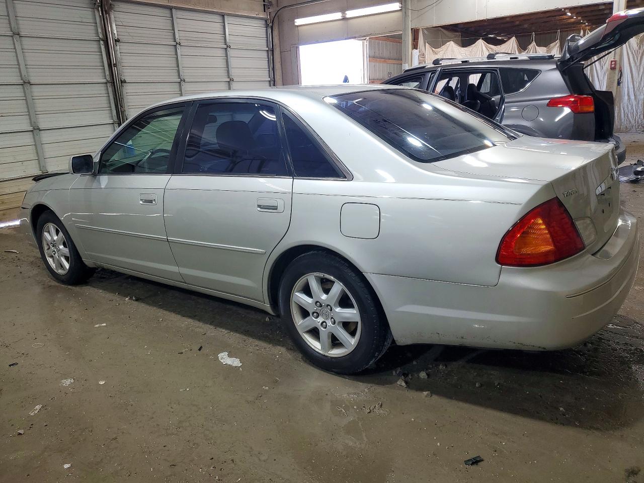 TOYOTA AVALON 2000 — 3