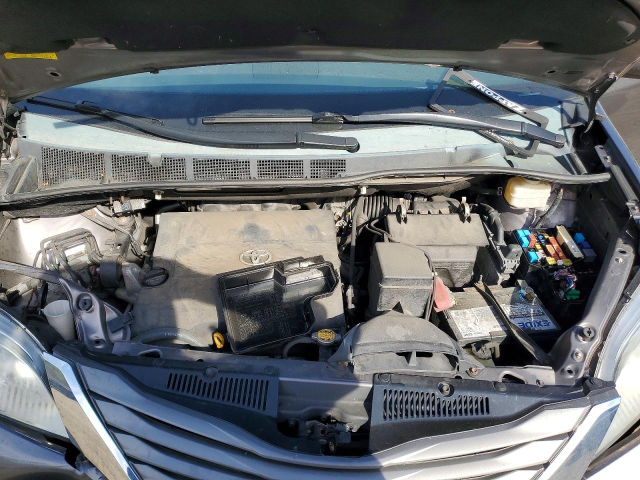 TOYOTA SIENNA 2012 — 12