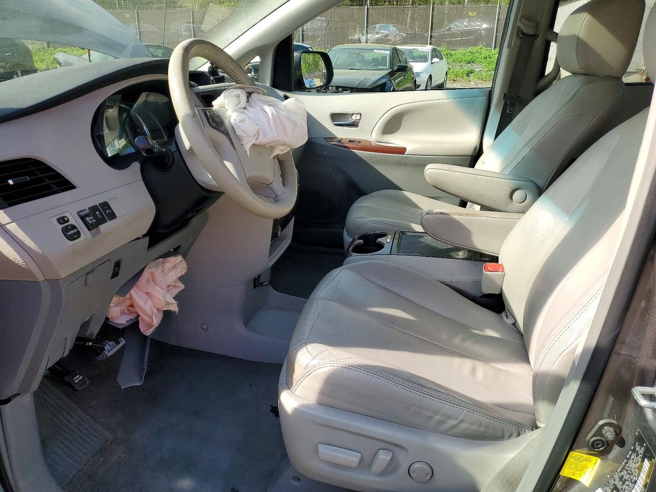 TOYOTA SIENNA 2012 — 8