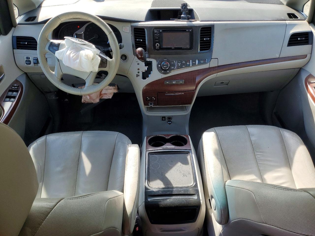 TOYOTA SIENNA 2012 — 9