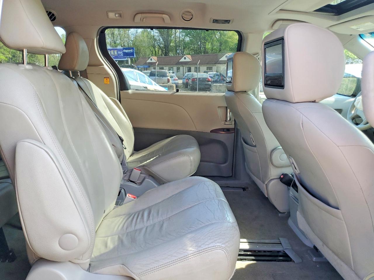 TOYOTA SIENNA 2012 — 11