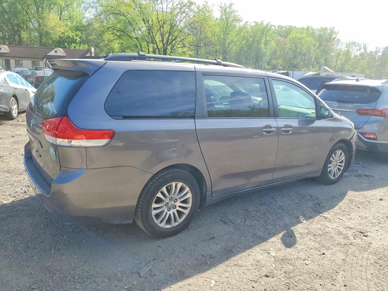 TOYOTA SIENNA 2012 — 4