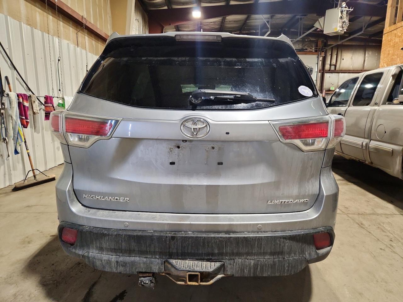 TOYOTA HIGHLANDER 2014 — 7