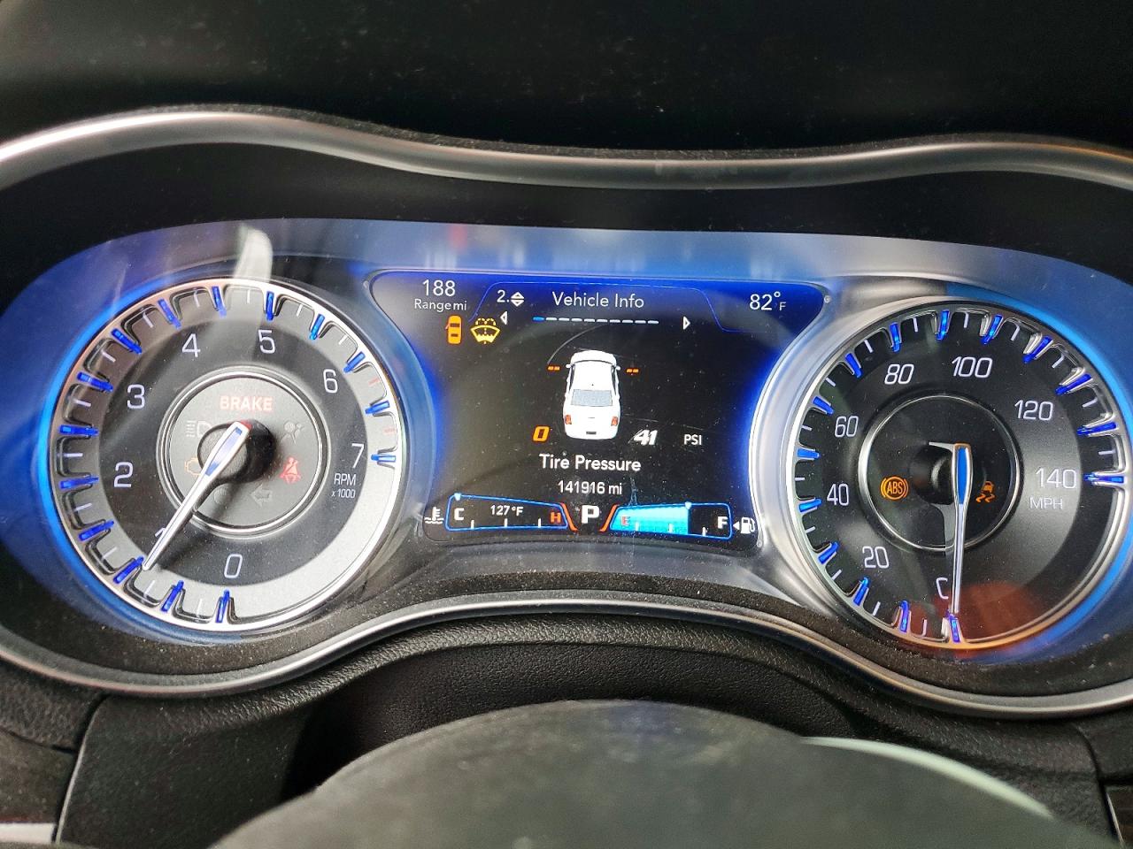 CHRYSLER 300 2017 — 10