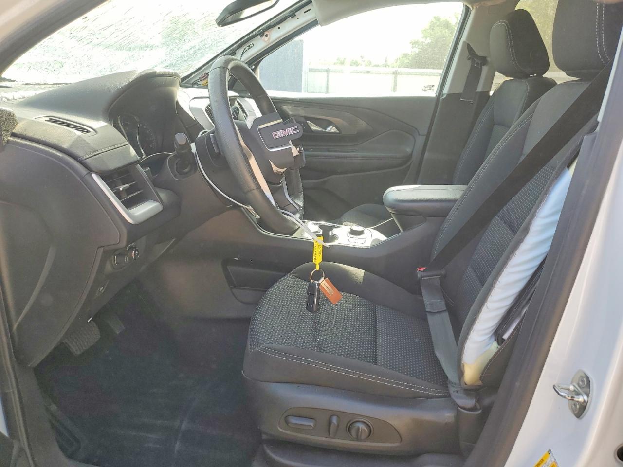 GMC TERRAIN 2023 — 8