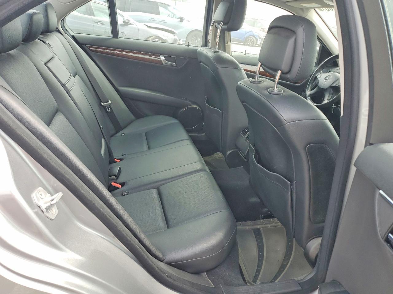 MERCEDES-BENZ C 2010 — 11