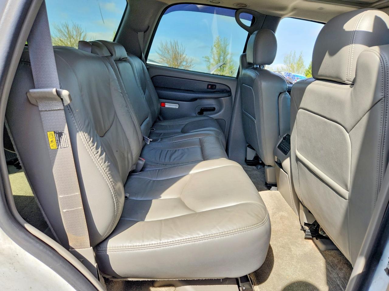 CHEVROLET TAHOE 2003 — 12