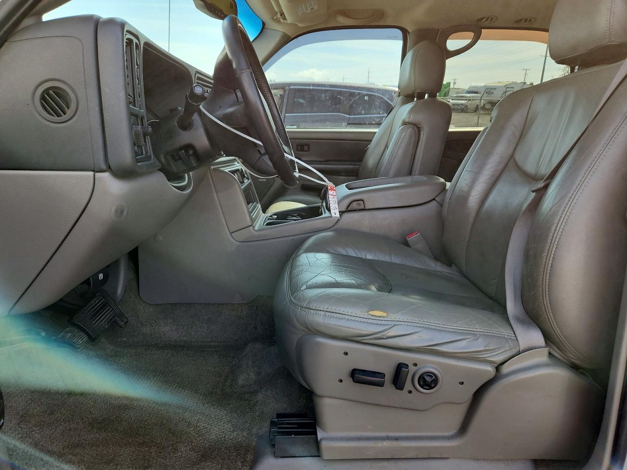 CHEVROLET TAHOE 2003 — 8