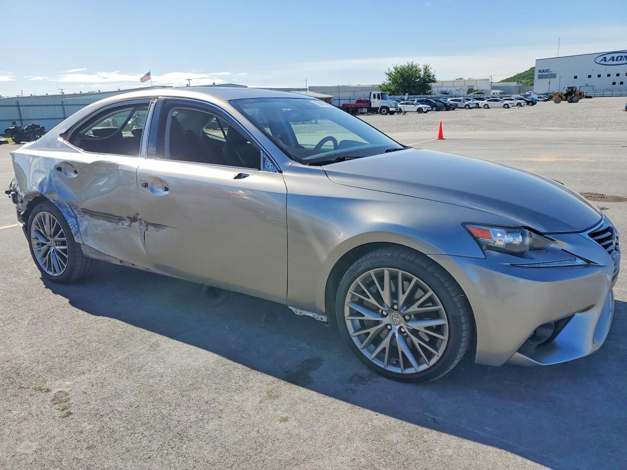 LEXUS IS 2016 — 5