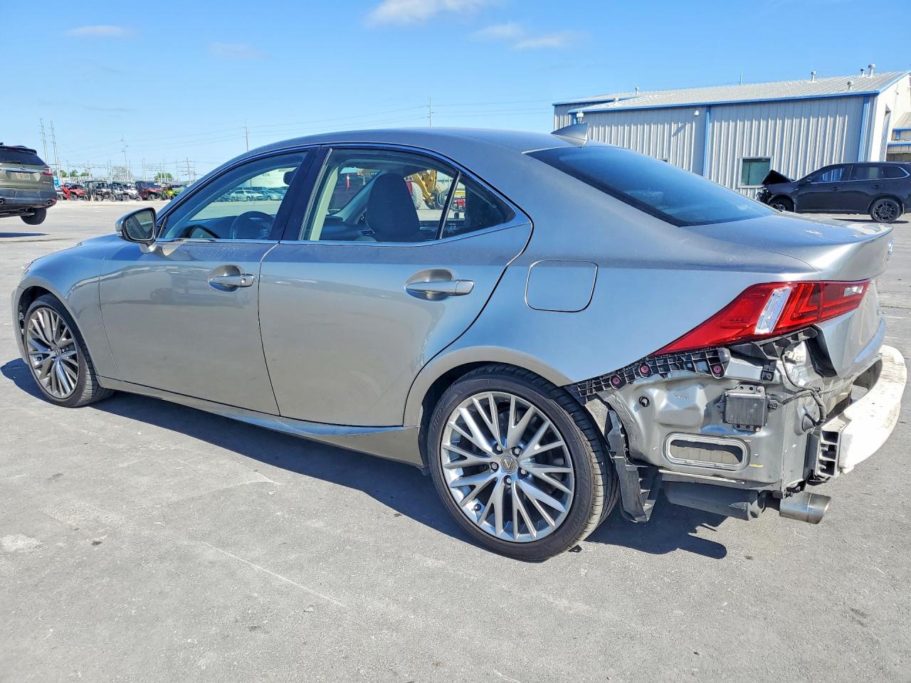LEXUS IS 2016 — 3