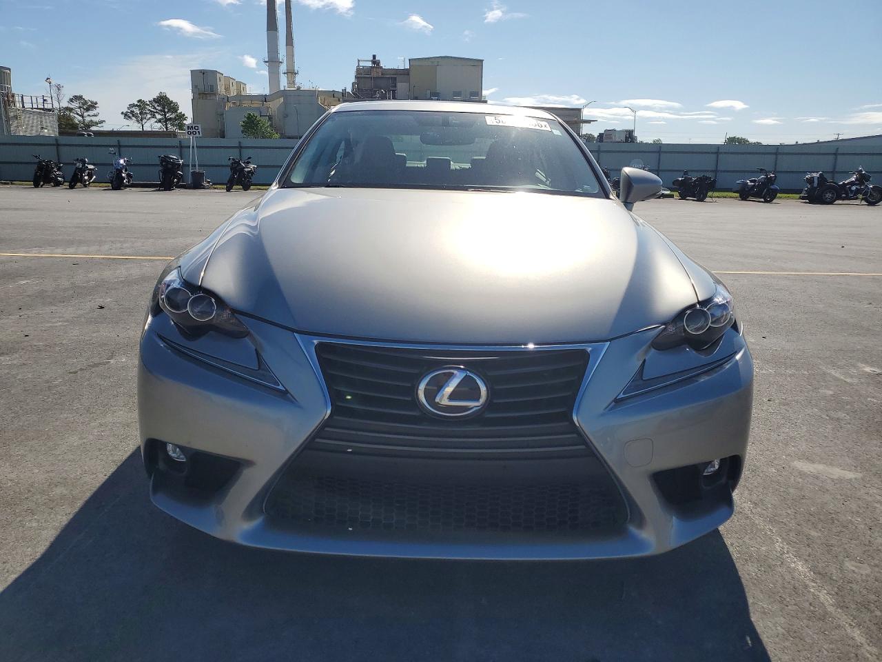LEXUS IS 2016 — 6