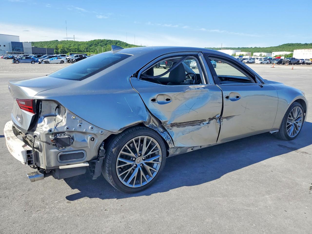 LEXUS IS 2016 — 4