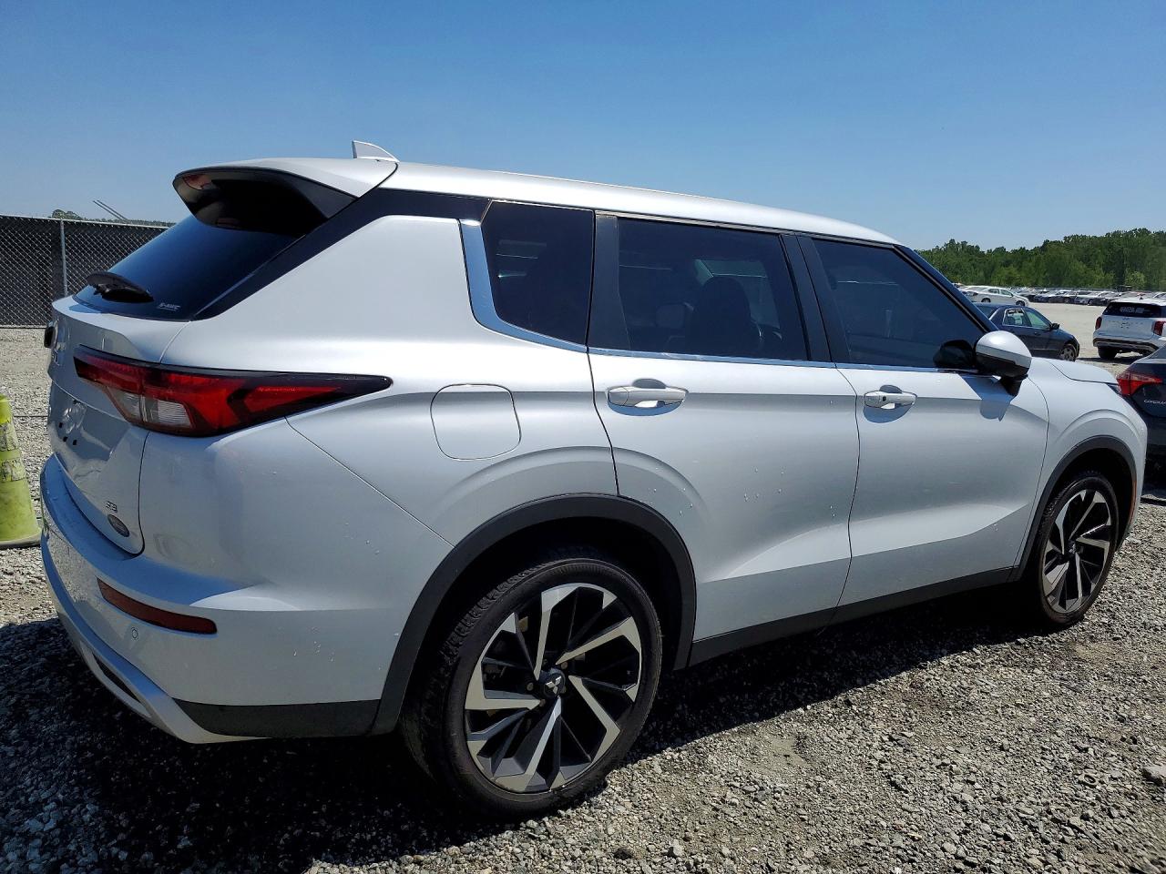 MITSUBISHI OUTLANDER 2023 — 4