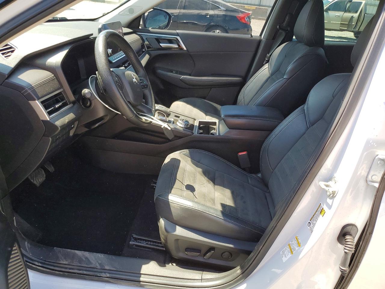 MITSUBISHI OUTLANDER 2023 — 8