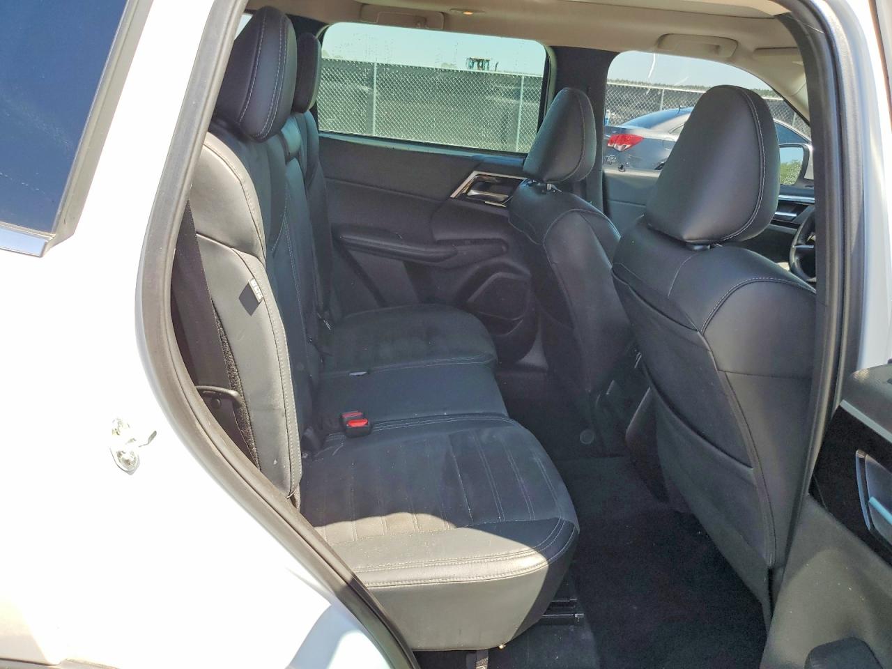 MITSUBISHI OUTLANDER 2023 — 11