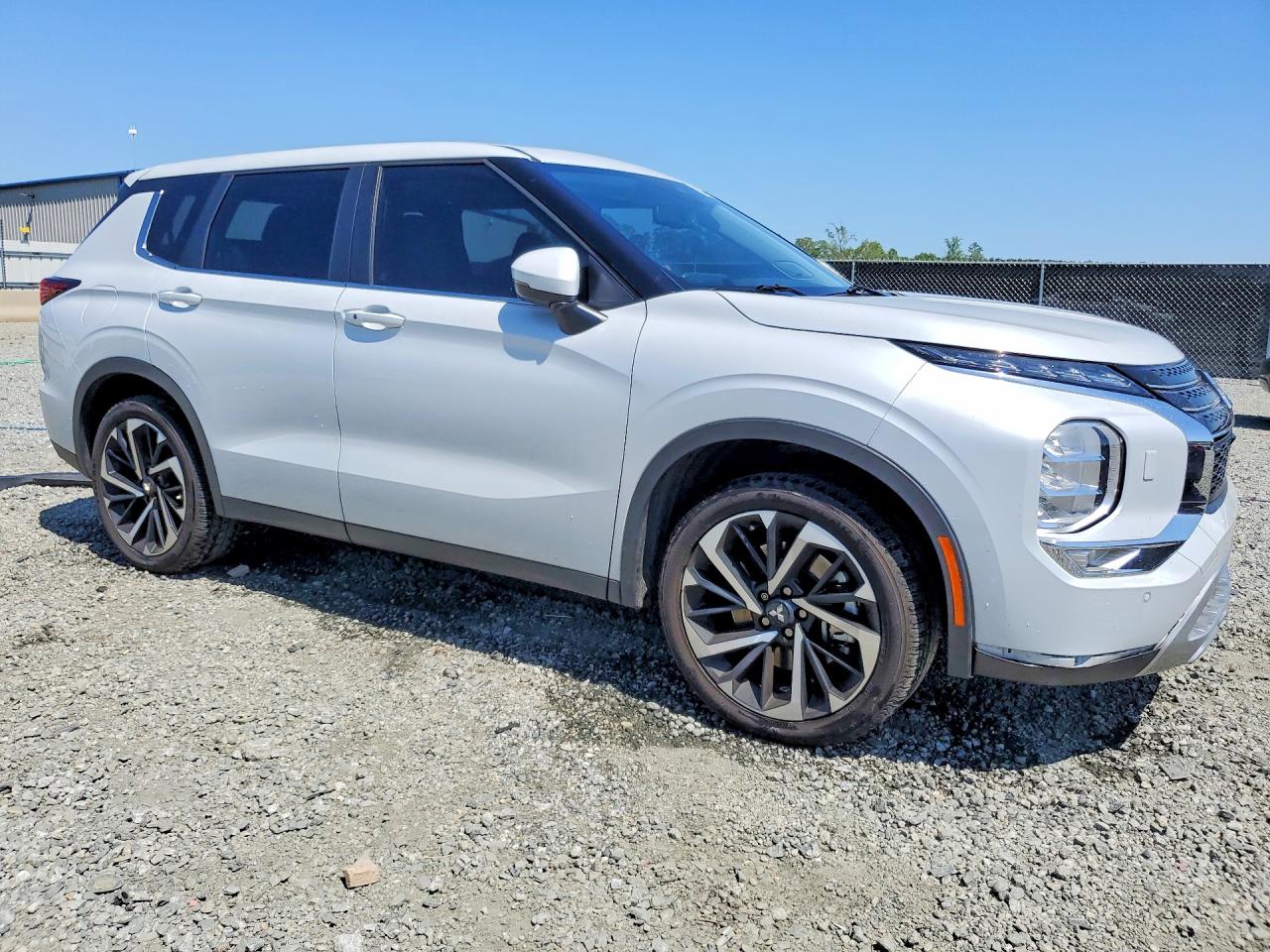MITSUBISHI OUTLANDER 2023 — 5