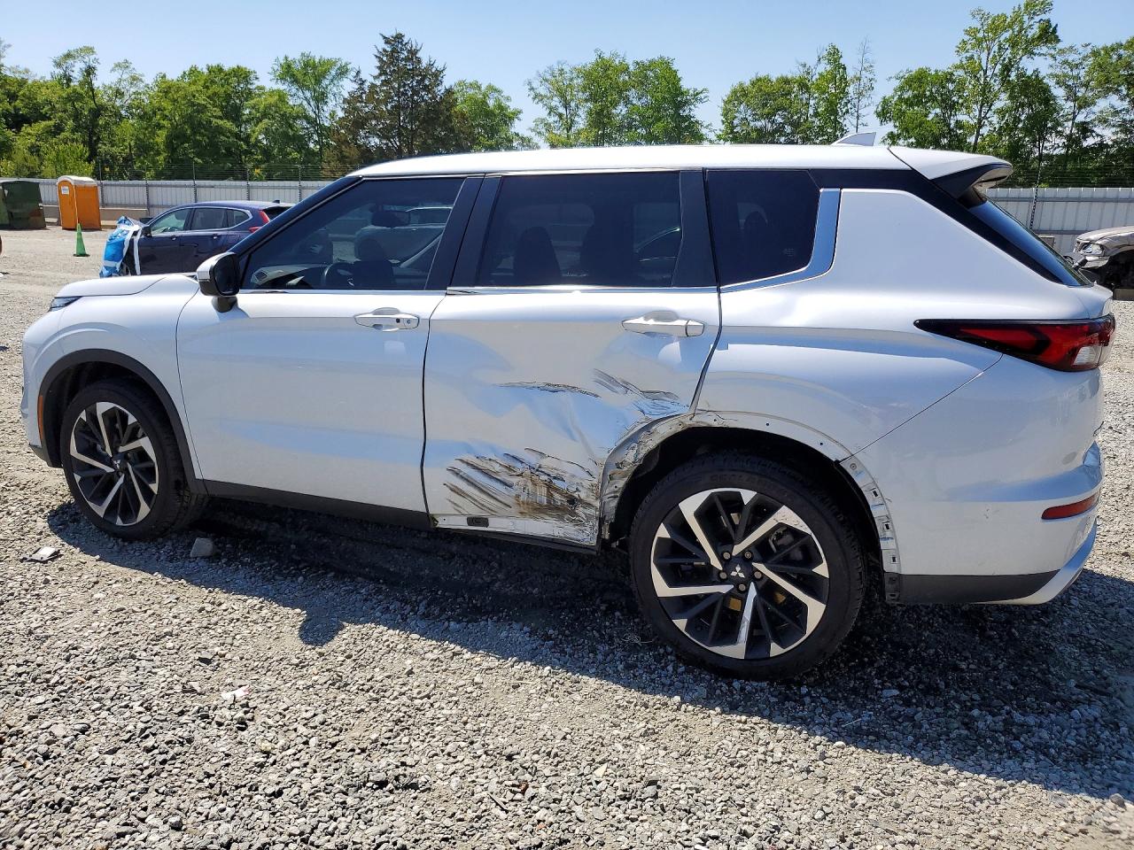 MITSUBISHI OUTLANDER 2023 — 3