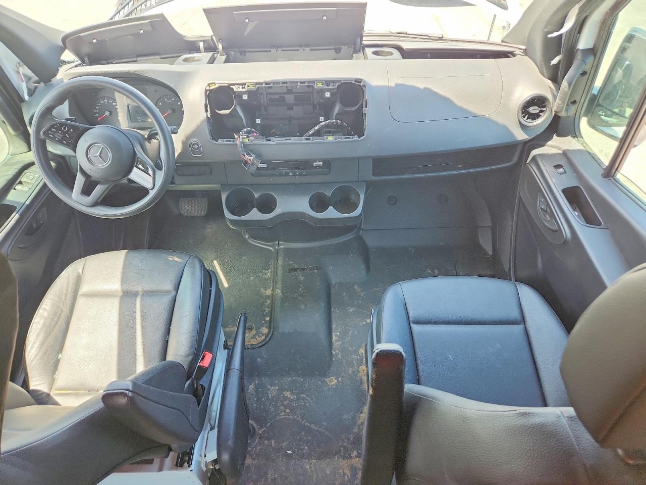 MERCEDES-BENZ SPRINTER 2023 — 9