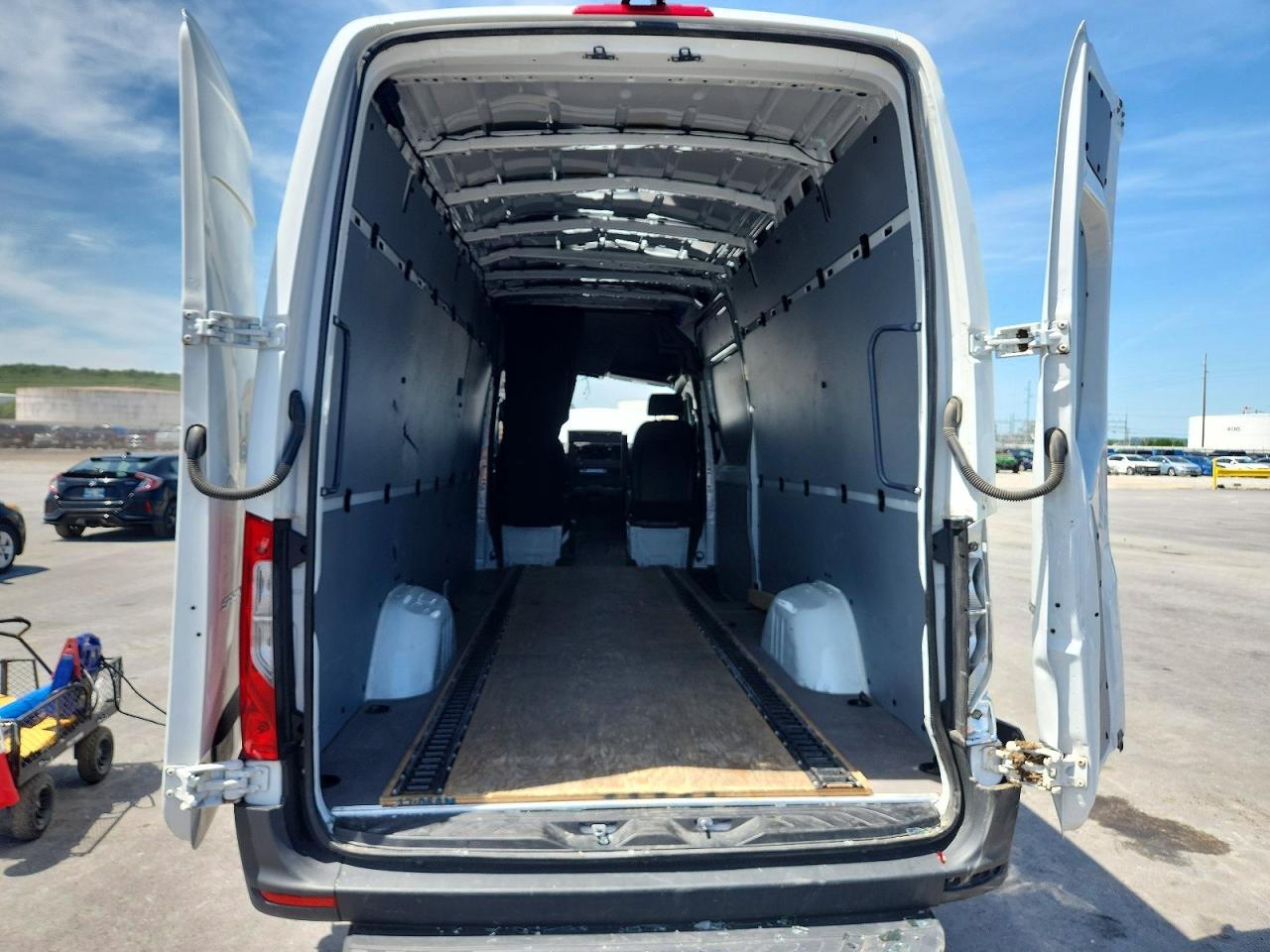 MERCEDES-BENZ SPRINTER 2023 — 11