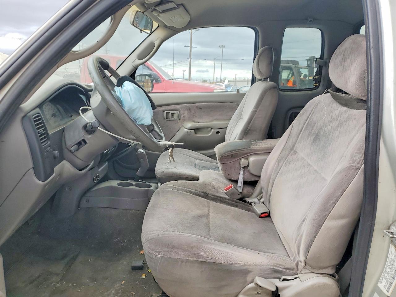 TOYOTA TACOMA 2002 — 8