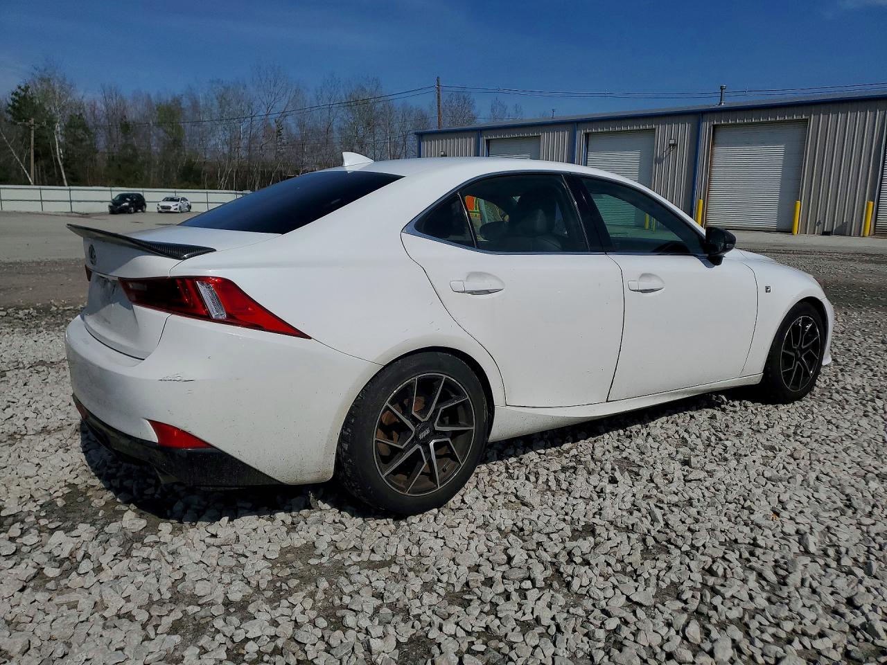 LEXUS IS 2016 — 4