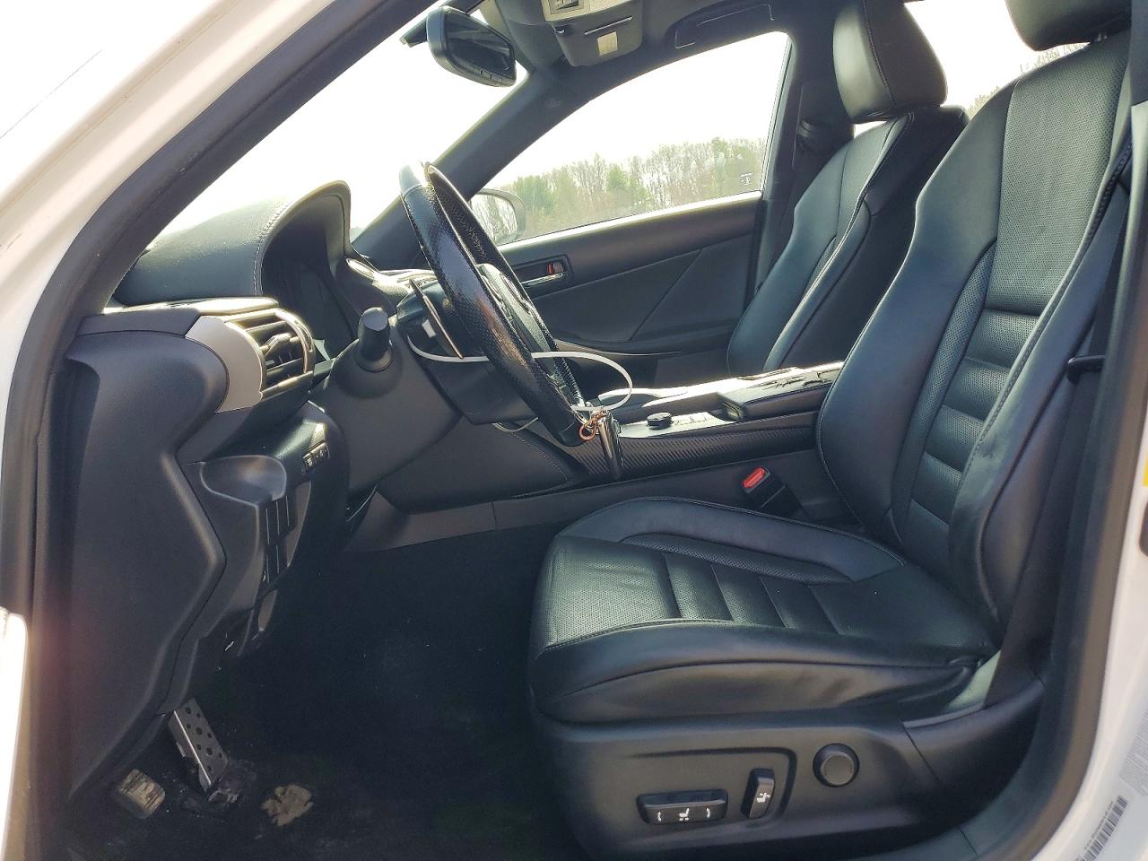 LEXUS IS 2016 — 8
