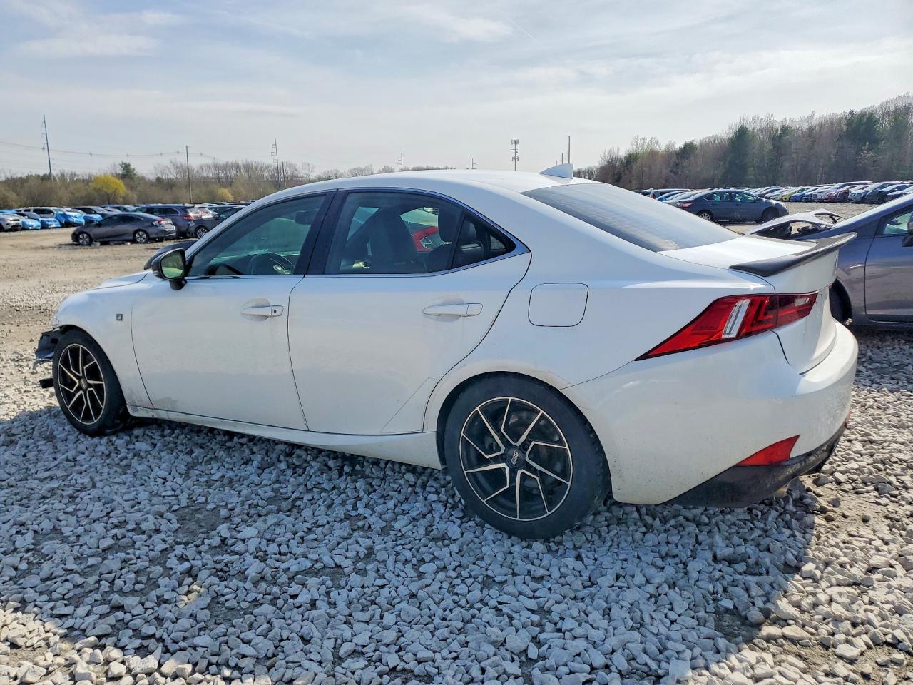 LEXUS IS 2016 — 3