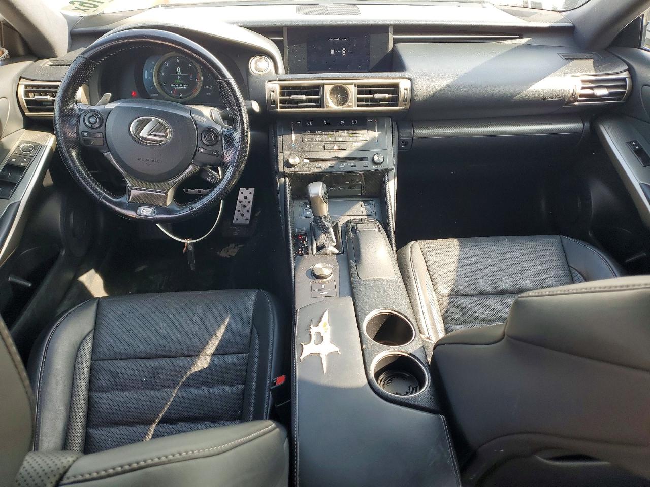 LEXUS IS 2016 — 9