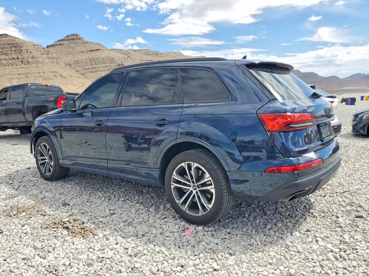 AUDI Q7 2025 — 3