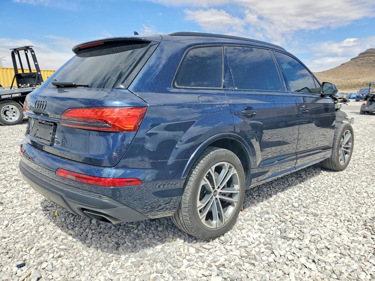 AUDI Q7 2025 — 4