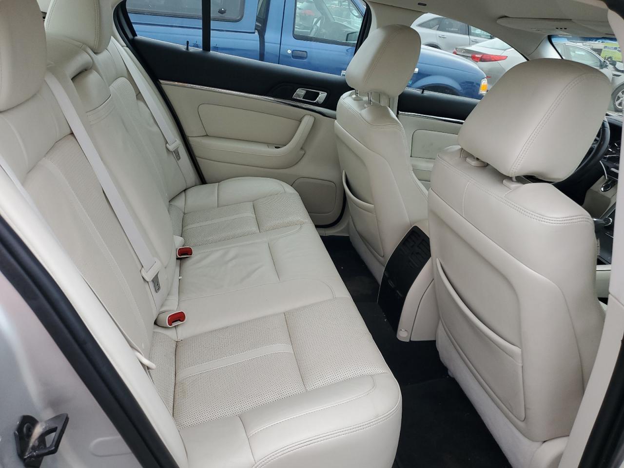 LINCOLN MKS 2010 — 11