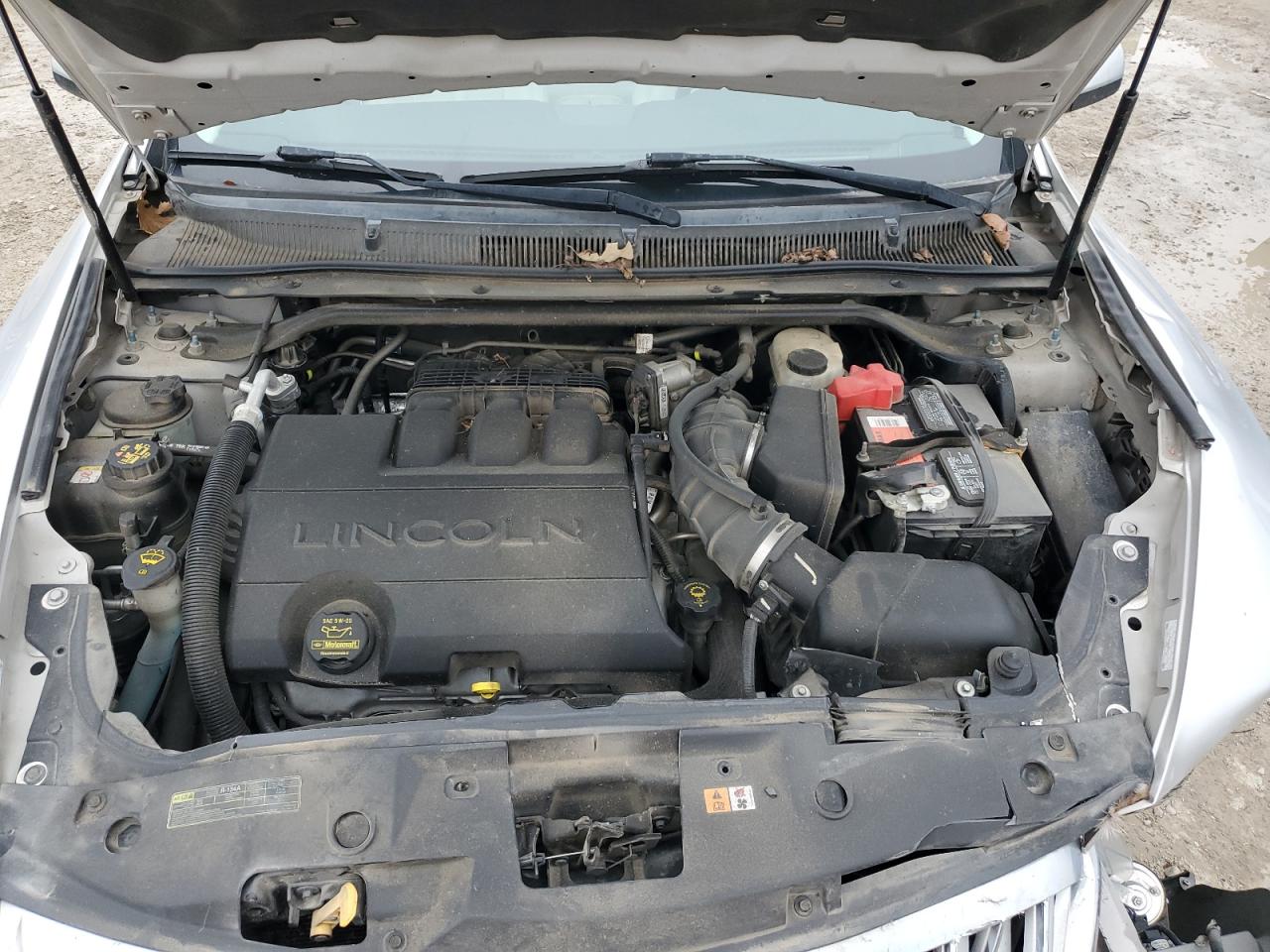 LINCOLN MKS 2010 — 12