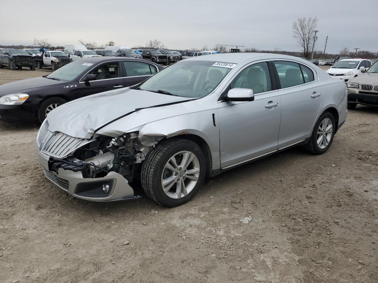 LINCOLN MKS 2010 — 2
