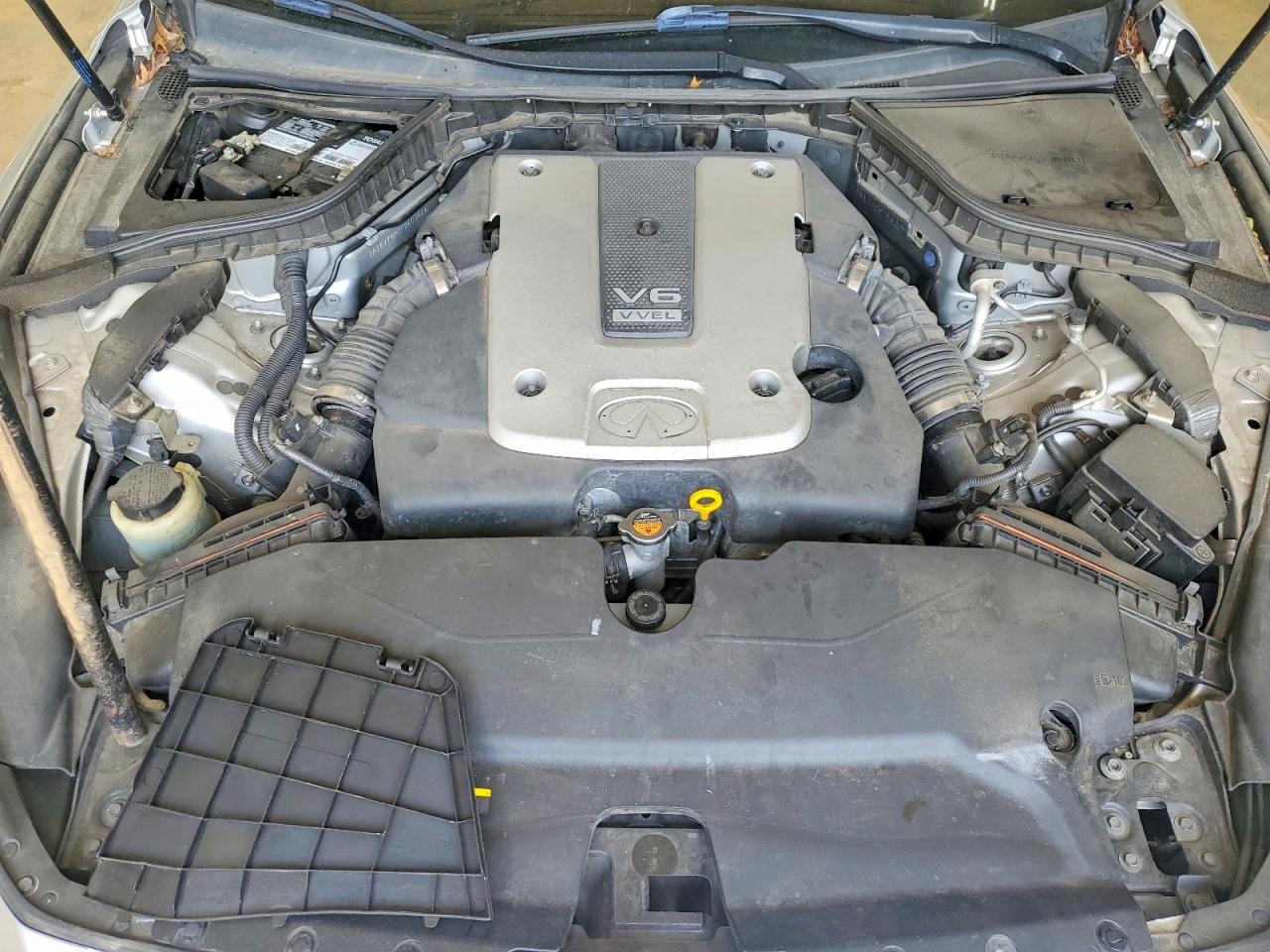 INFINITI Q50 2015 — 12