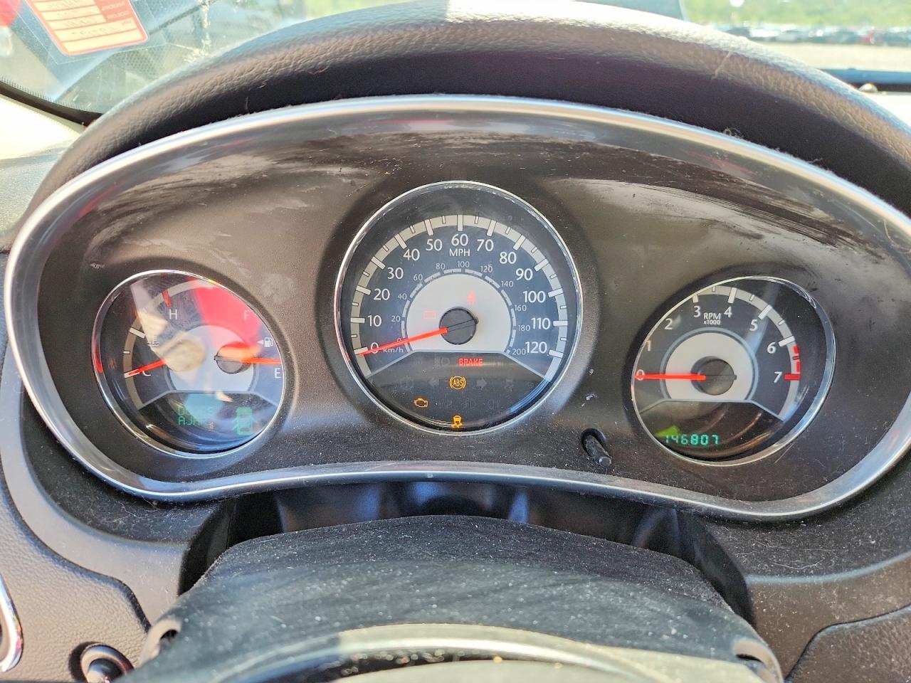 CHRYSLER 200 2013 — 10