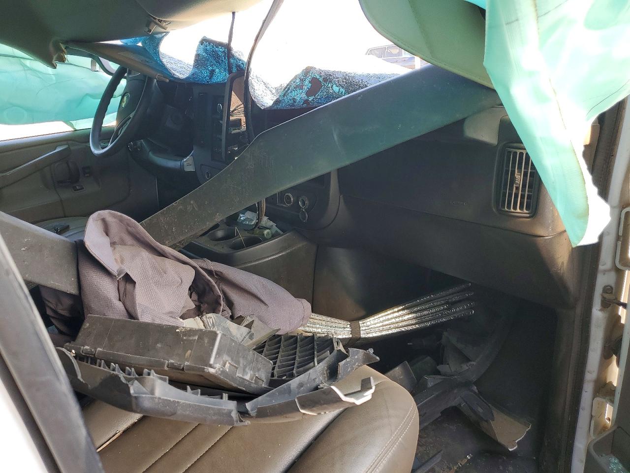 CHEVROLET EXPRESS G2500 2020 — 9