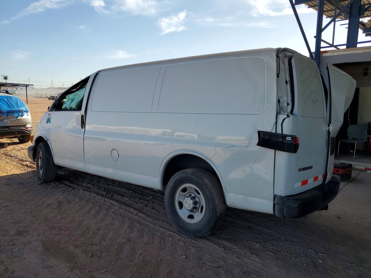 CHEVROLET EXPRESS G2500 2020 — 3