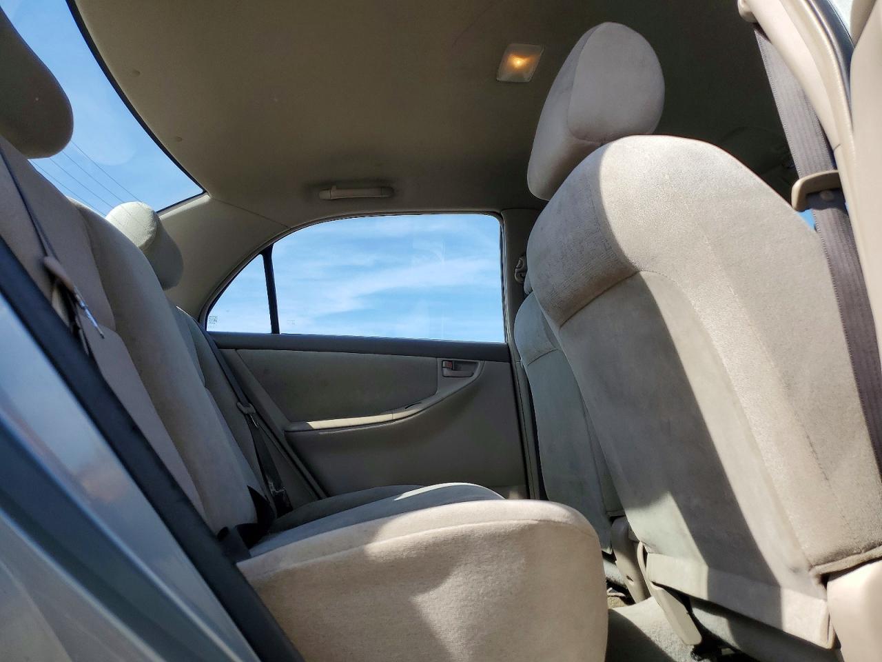 TOYOTA COROLLA 2004 — 11