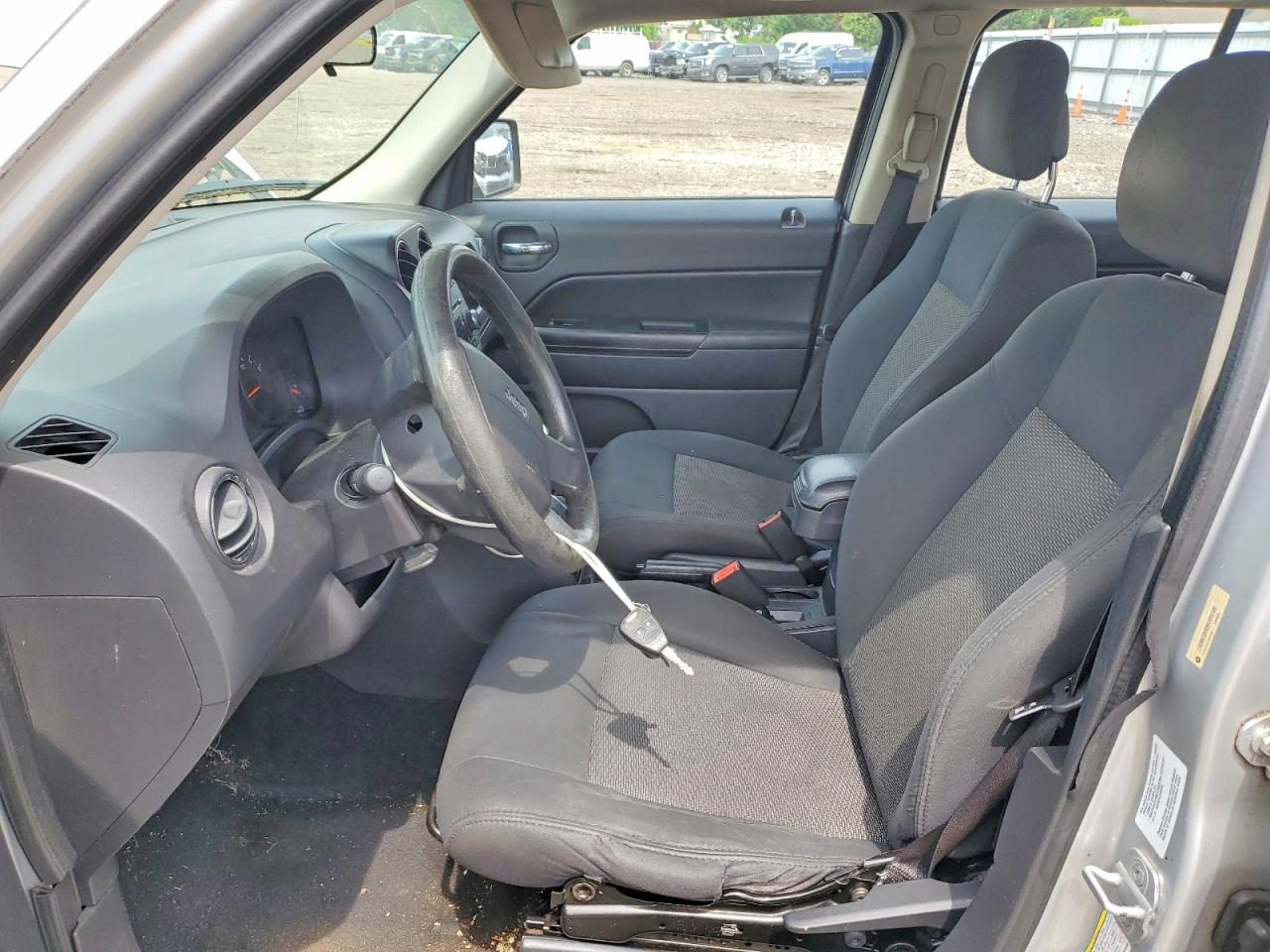 JEEP PATRIOT 2010 — 8