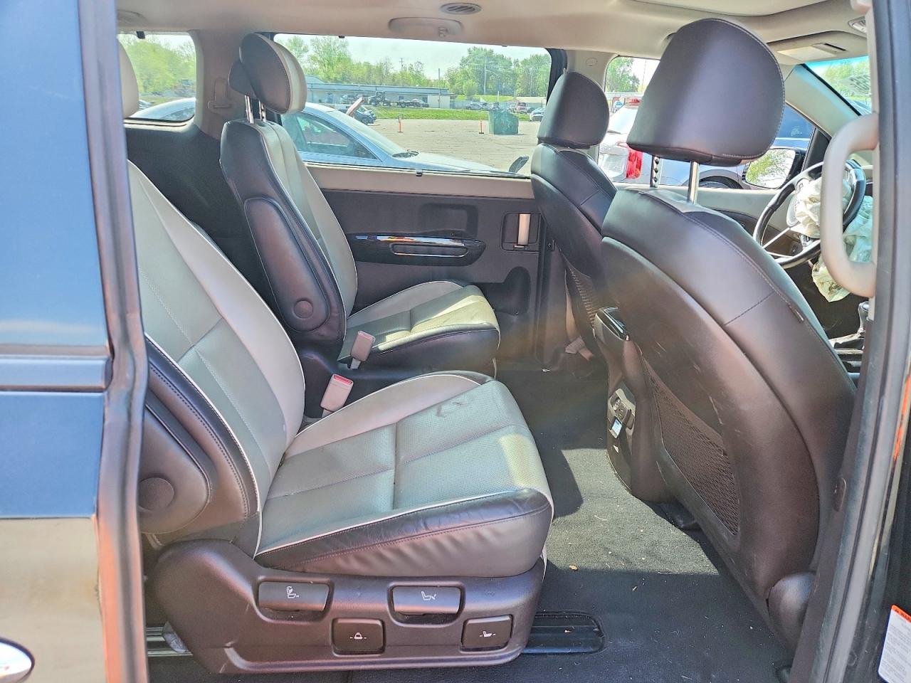 KIA SEDONA 2016 — 12
