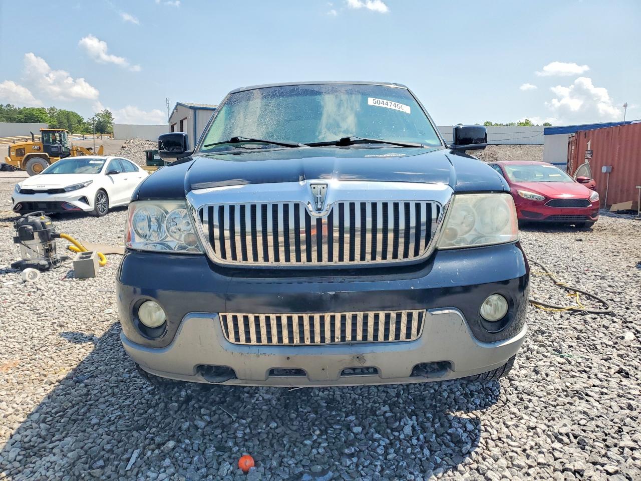 LINCOLN NAVIGATOR 2003 — 6