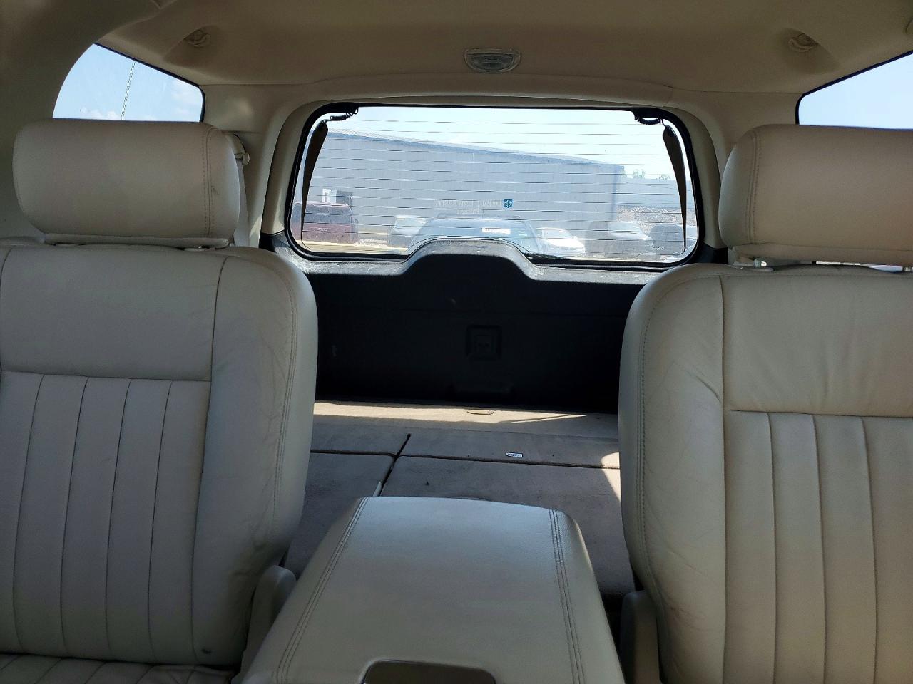 LINCOLN NAVIGATOR 2003 — 11