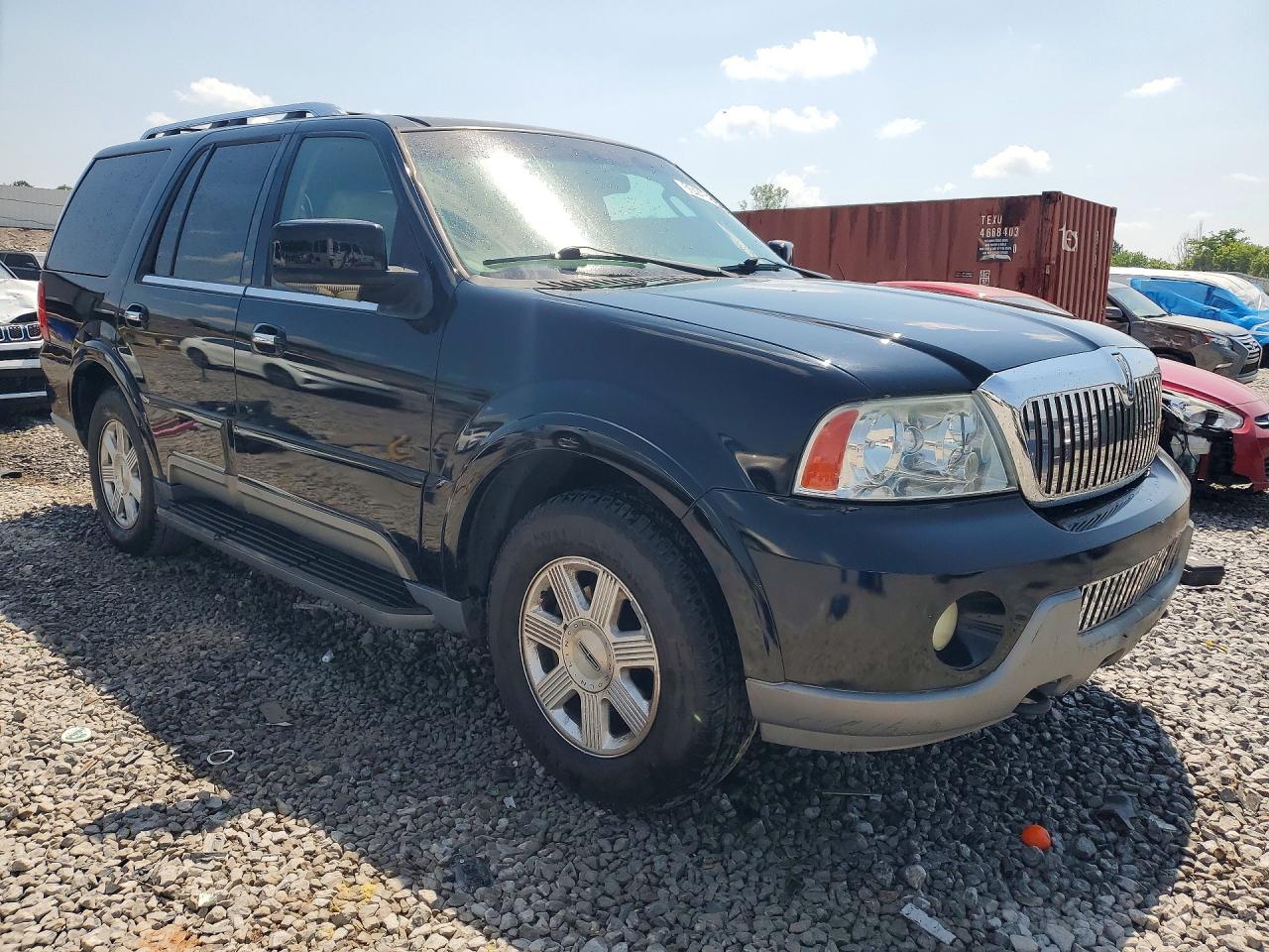 LINCOLN NAVIGATOR 2003 — 5