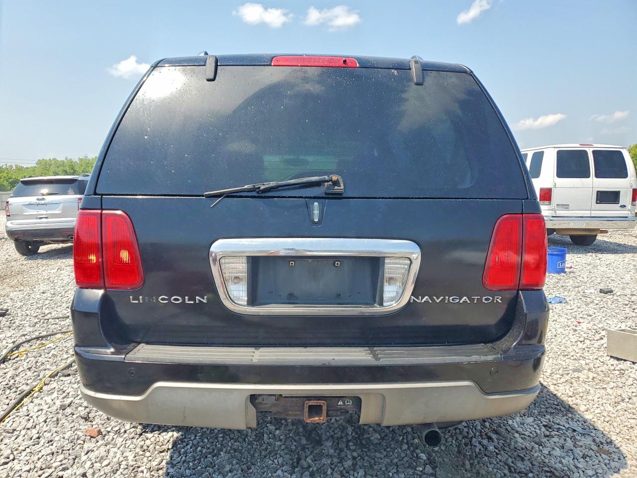 LINCOLN NAVIGATOR 2003 — 7
