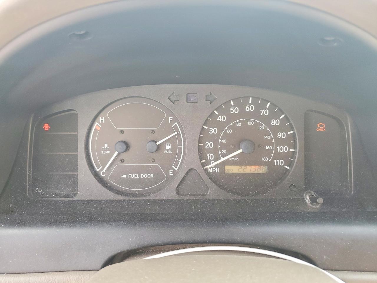 TOYOTA COROLLA 2000 — 10