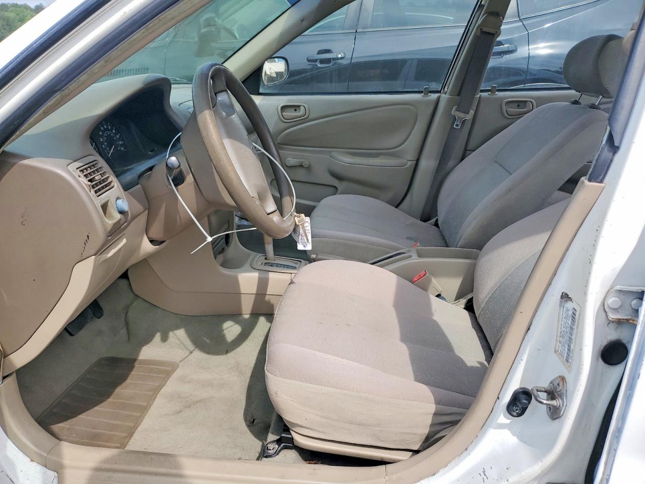 TOYOTA COROLLA 2000 — 8